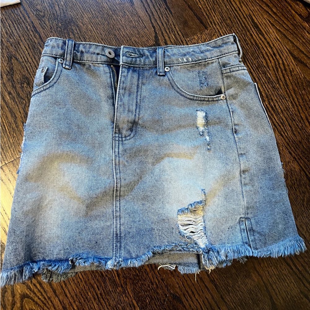 Cutest little Jean skirt! With rips too💙